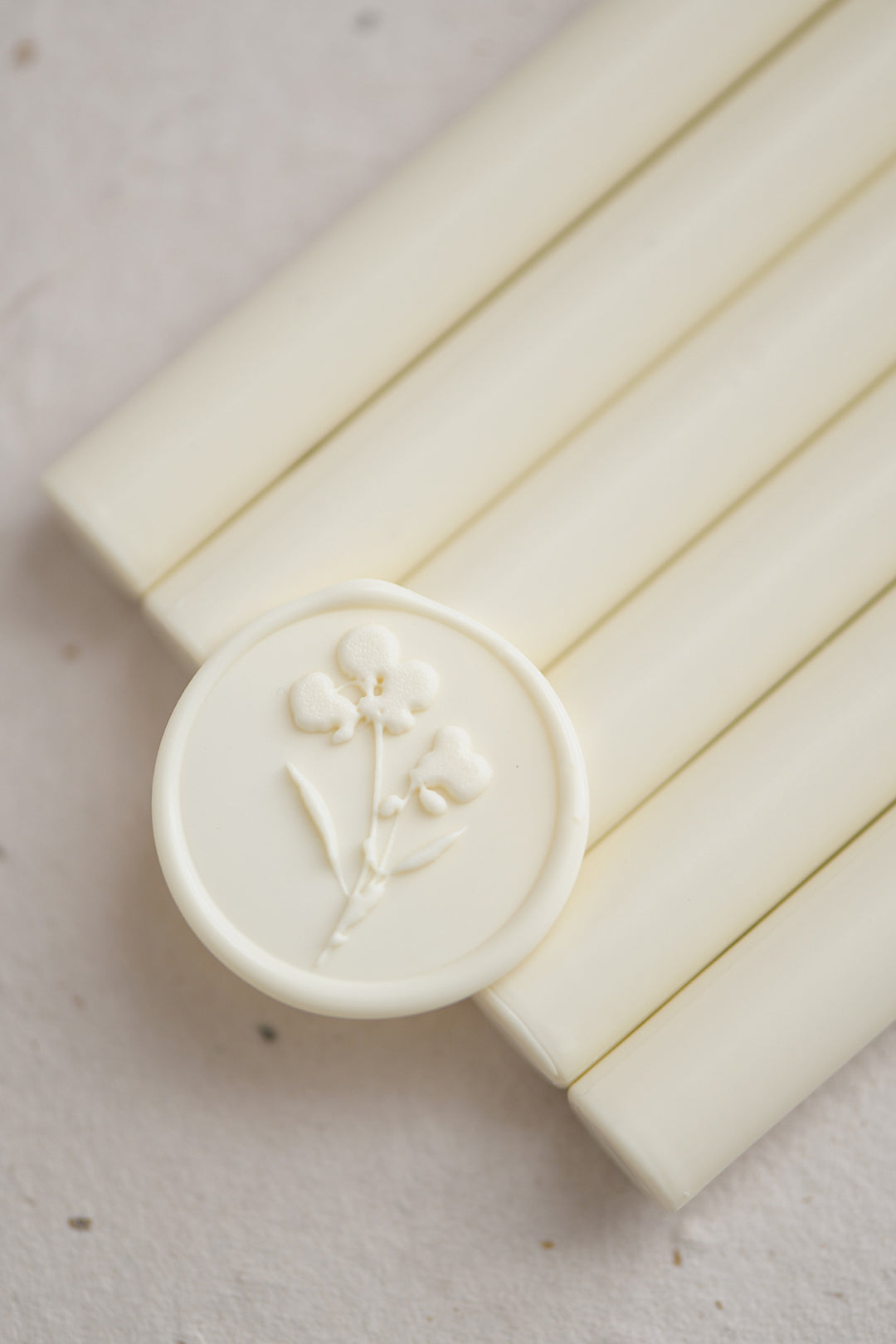pelargondesign-cream-white-glue-gun-sealing-wax-sticks