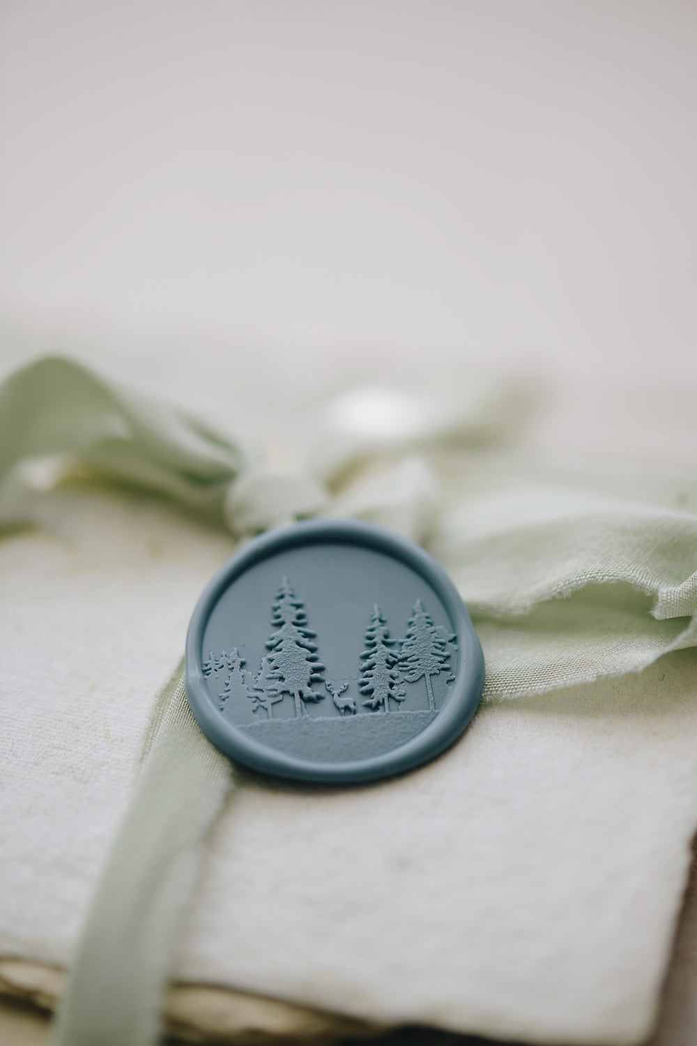 pelargondesign-dustyblue-forest-wax-seal-stamp-dustygreen-silk-ribbon-giftwrapping