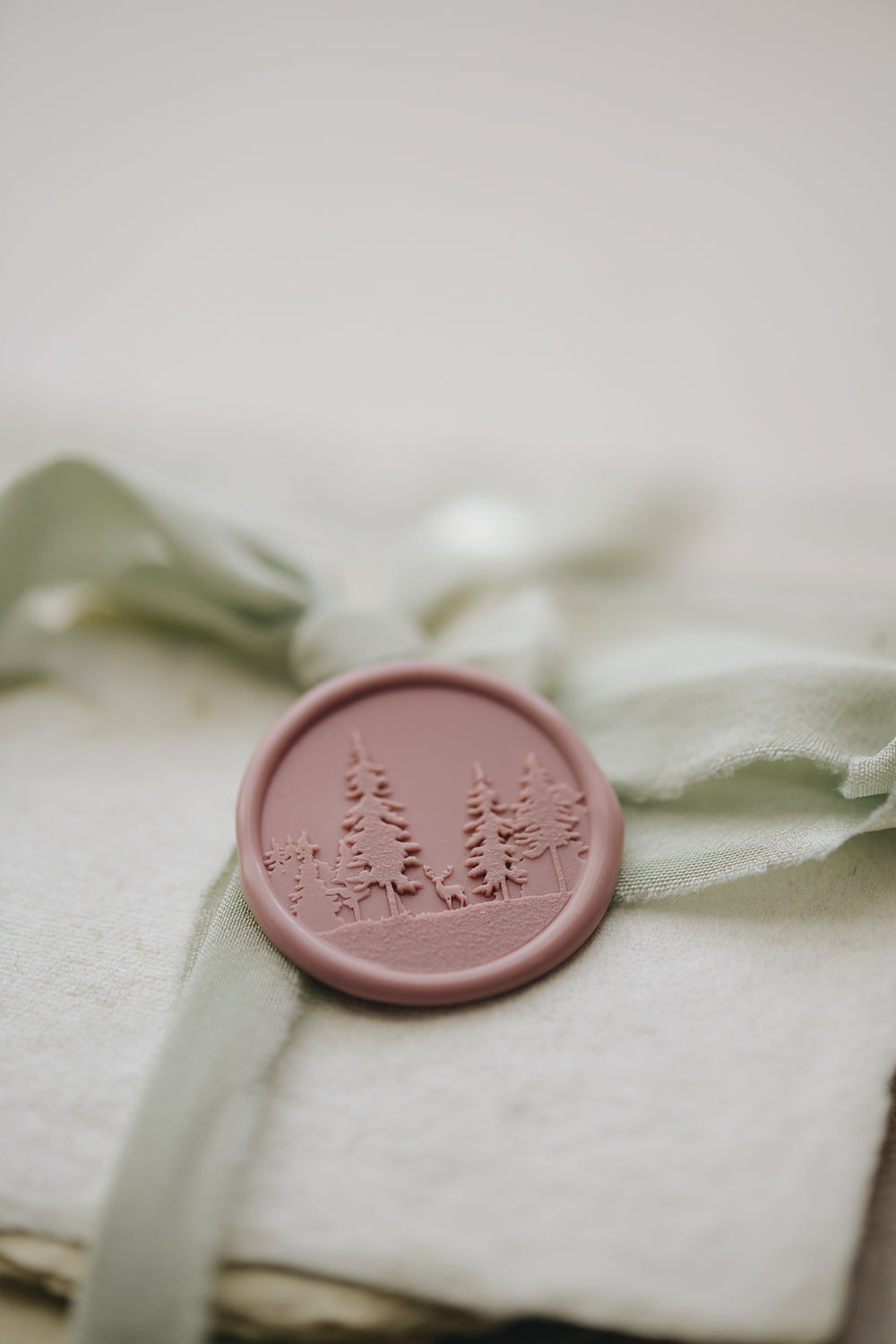 pelargondesign-dustyrose-forest-wax-seal-stamp-dustygreen-silk-ribbon-giftwrapping