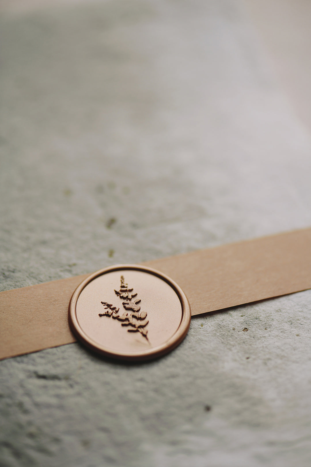 pelargondesign-eucalyptus gold-wax-seal-on white cotton paper place card mood picture