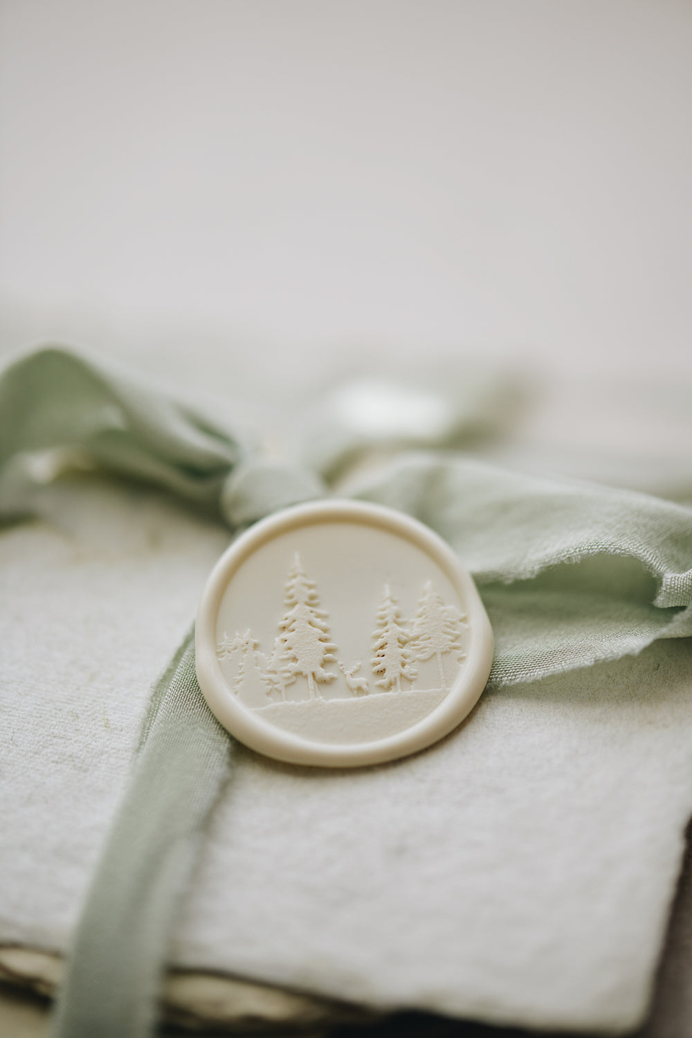 pelargondesign-forest-cream-wax-seal-stamp-dustygreen-silk-ribbon-giftwrapping