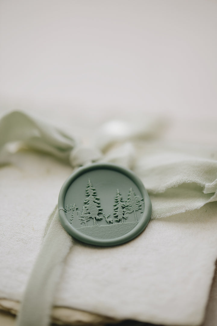 pelargondesign-forest-sagegreen-wax-seal-stamp-dustygreen-silk-ribbon-giftwrapping