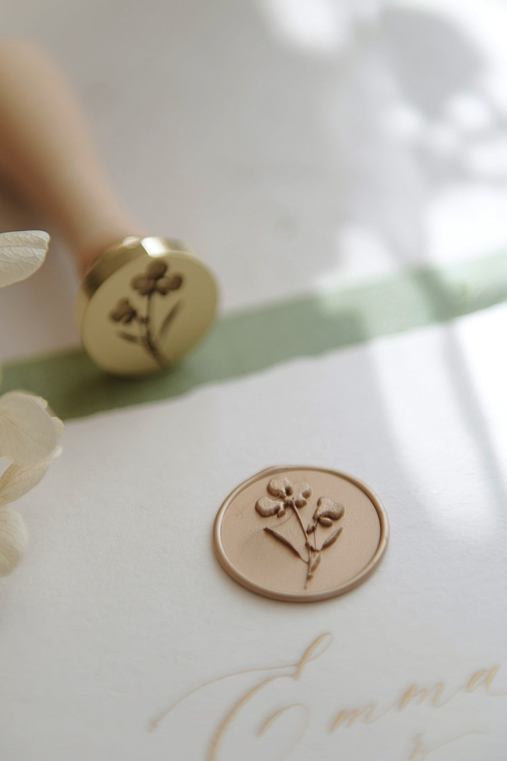pelargondesign-gold_pelargon_-wax-seal-stamp wedding_invitation