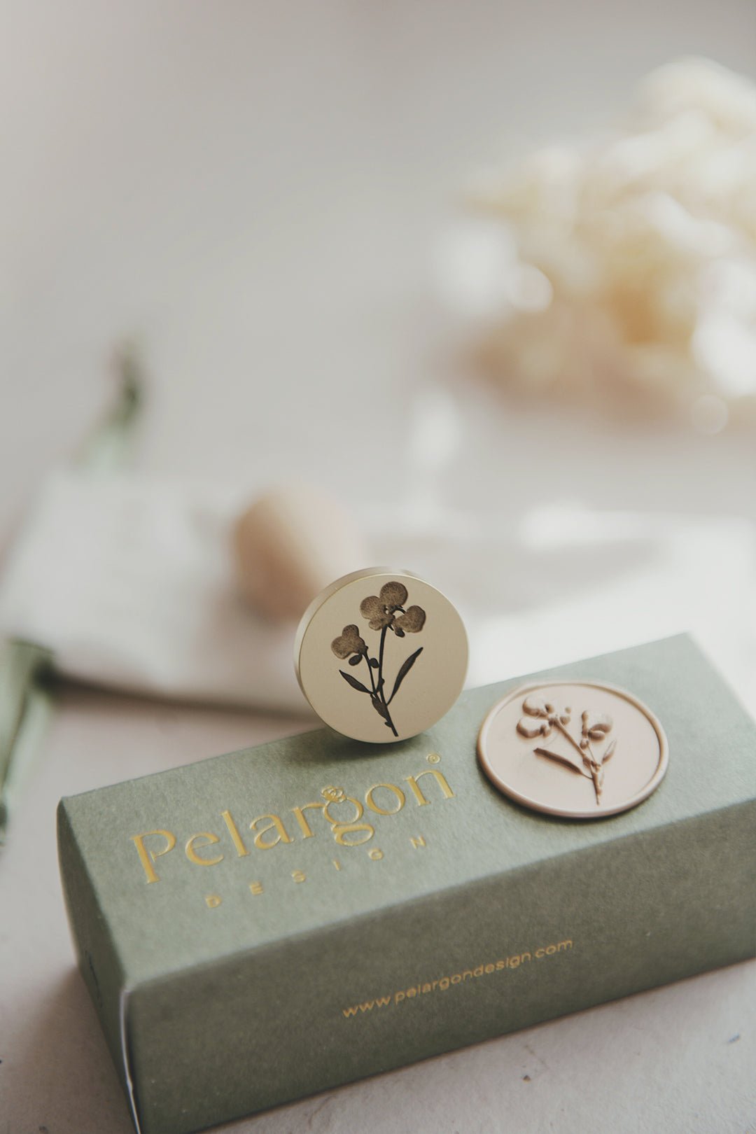 pelargondesign-gold_pelargon_-wax-seal-stamp with package wedding_invitation