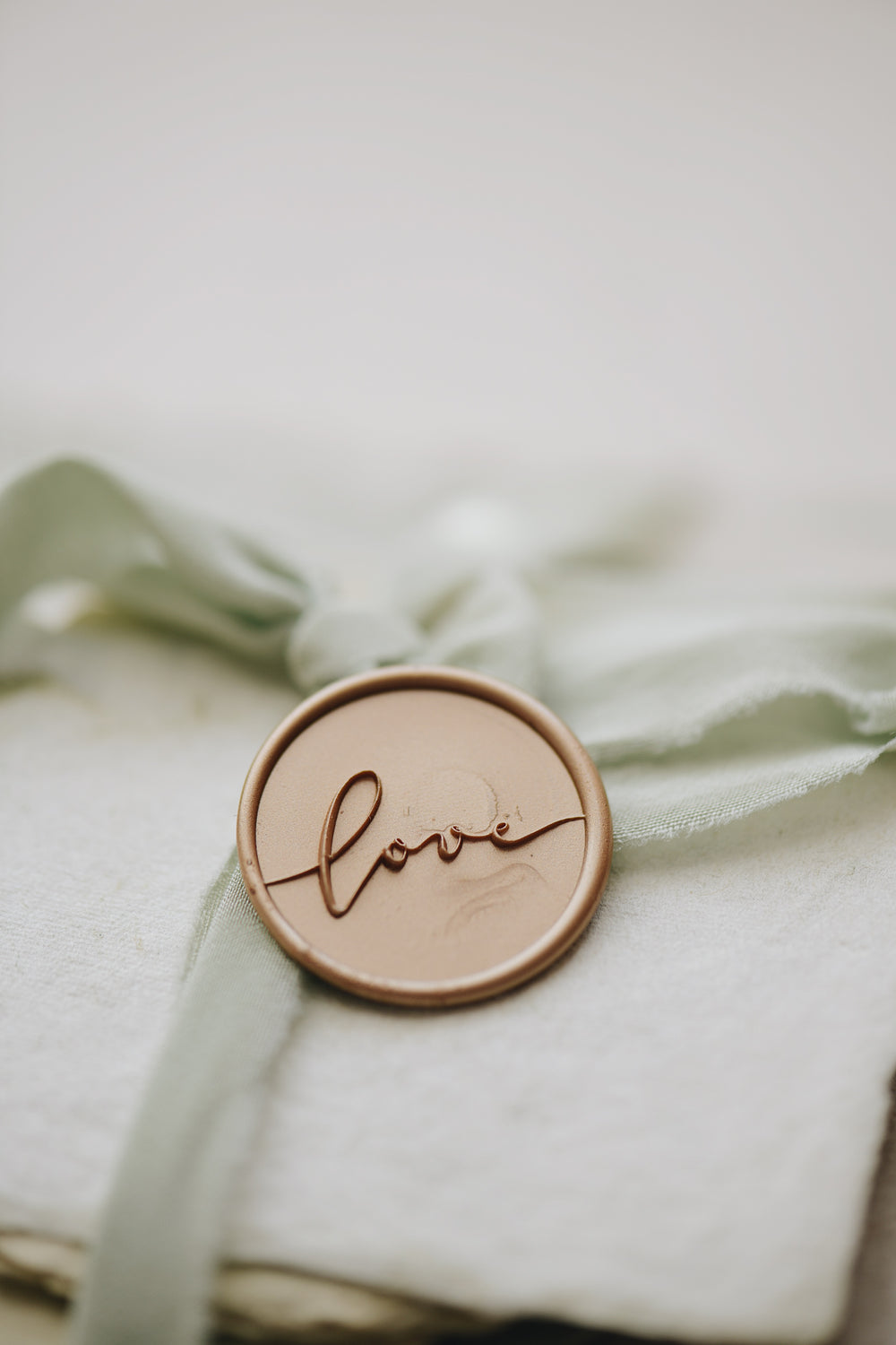 pelargondesign-lightgold-love-wax-seal-stamp-dustygreen-silk-ribbon-giftwrapping