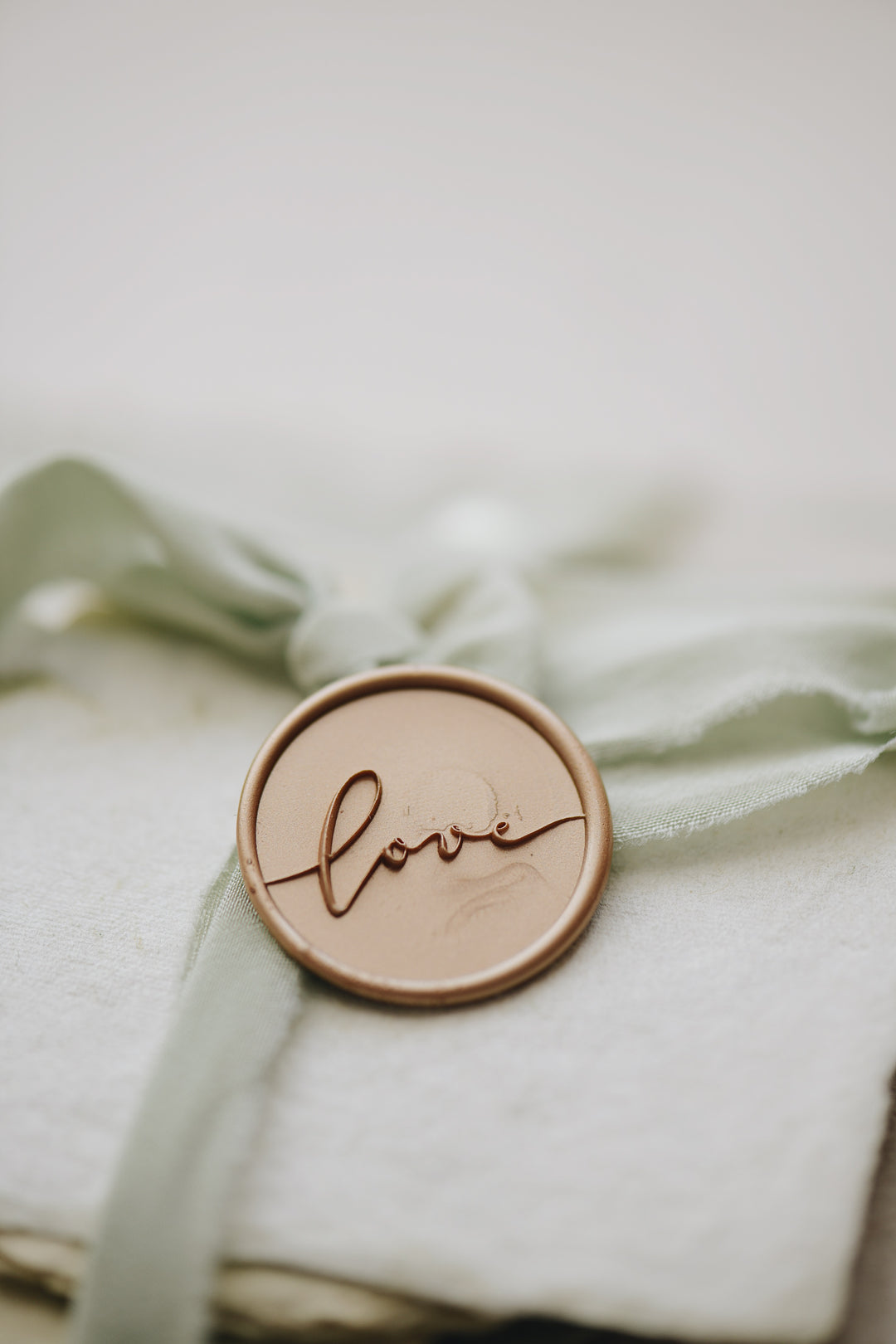 pelargondesign-lightgold-love-wax-seal-stamp-dustygreen-silk-ribbon-giftwrapping