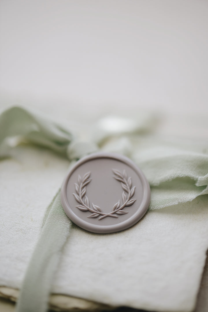 pelargondesign-lilac-olivewreath-wax-seal-stamp-dustygreen-silk-ribbon-giftwrapping