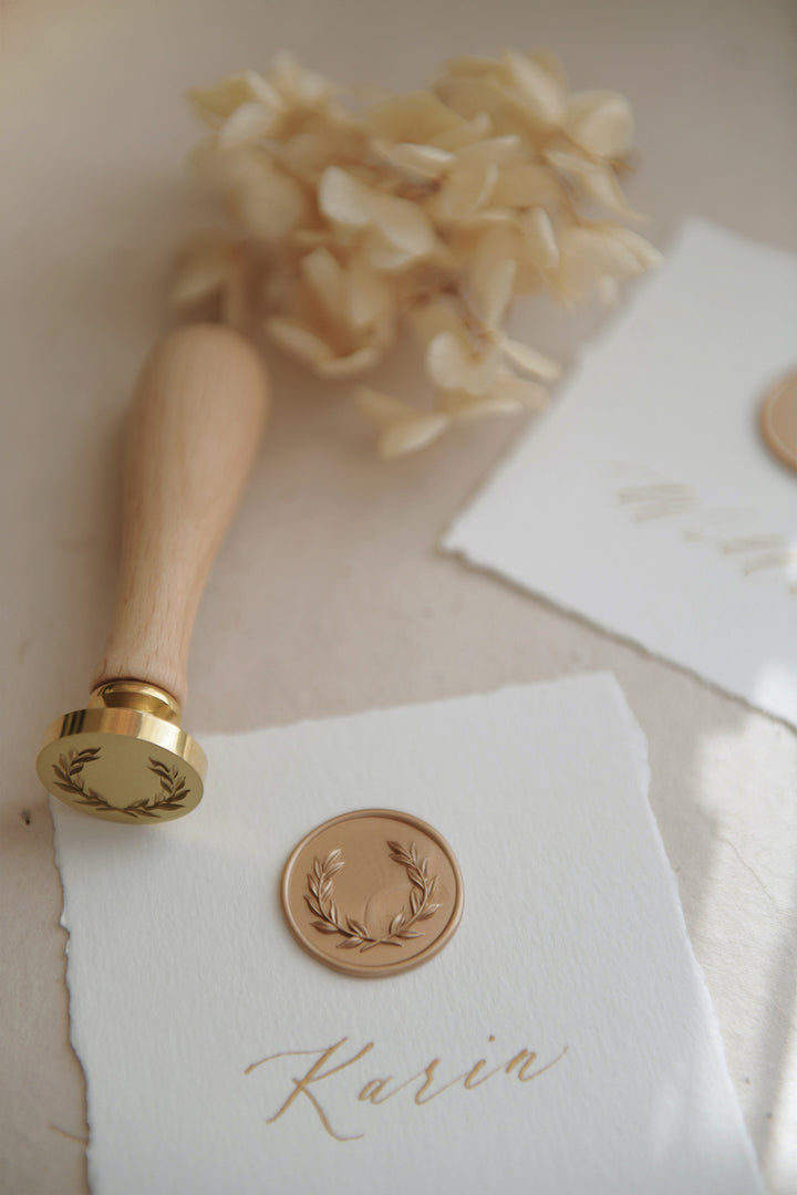 pelargondesign-olive wreath gold-wax-seal-on white cotton paper place card